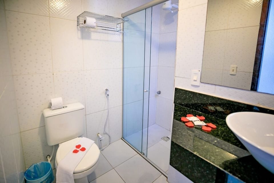 Shower, free toiletries, towels