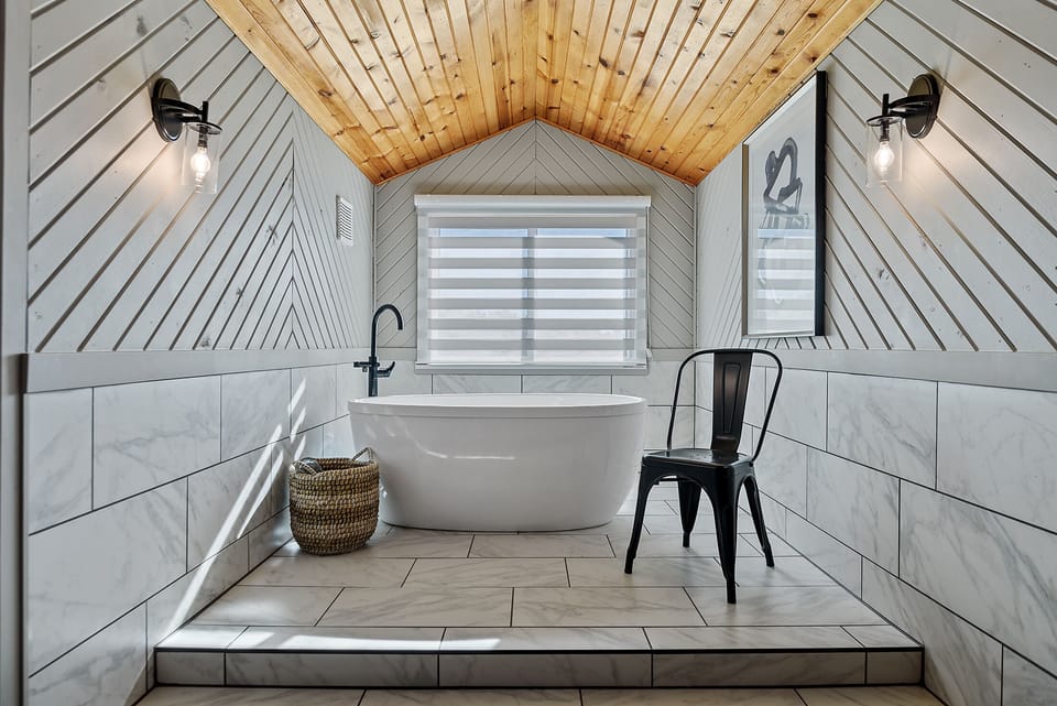 King Room with Spa Bath | Premium bedding, individually decorated, individually furnished