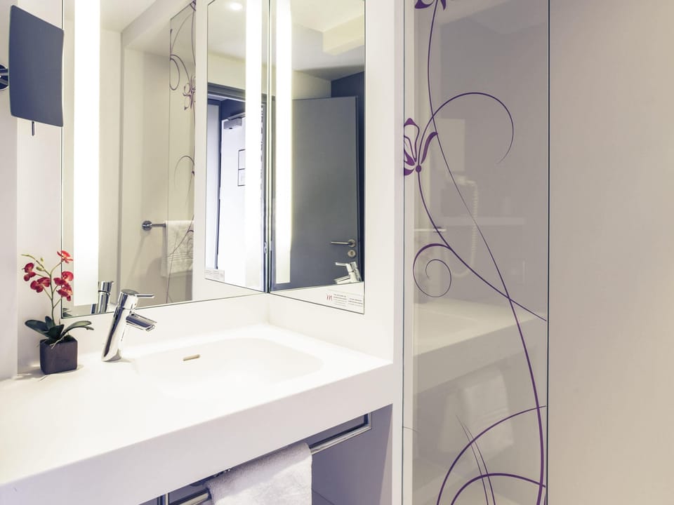 Superior Room, 1 Double Bed | Bathroom shower