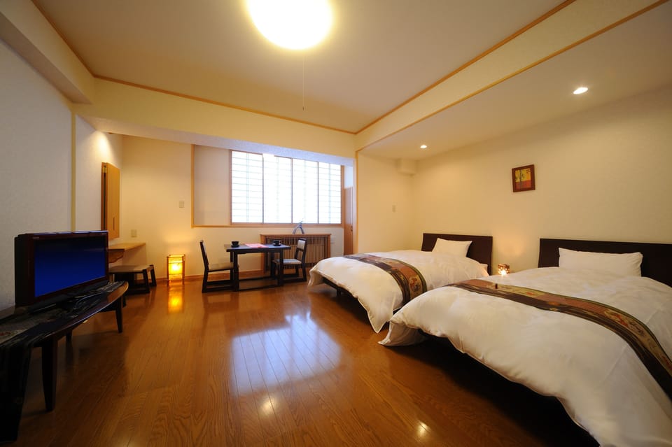 Twin Room, Shared Bathroom | In-room safe, WiFi (free)