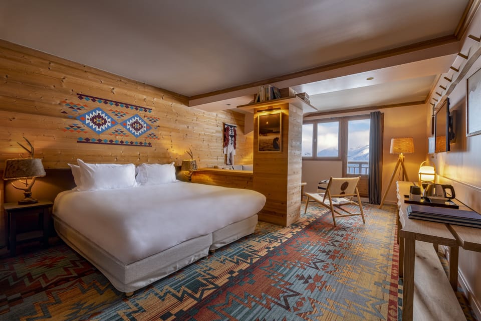 Junior Suite | In-room safe, desk, soundproofing, free cribs/infant beds