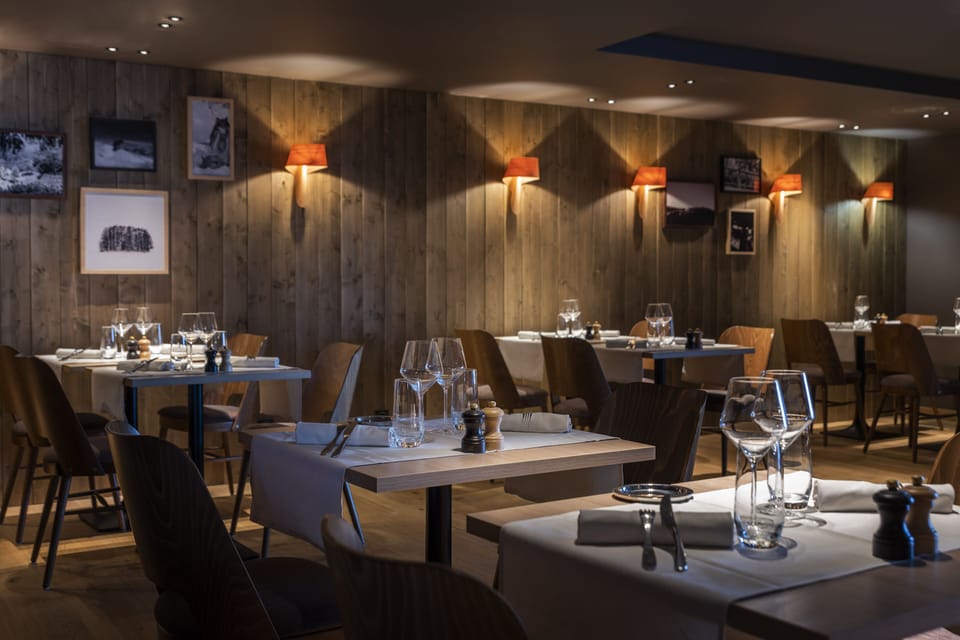 2 restaurants; breakfast, lunch, and dinner served