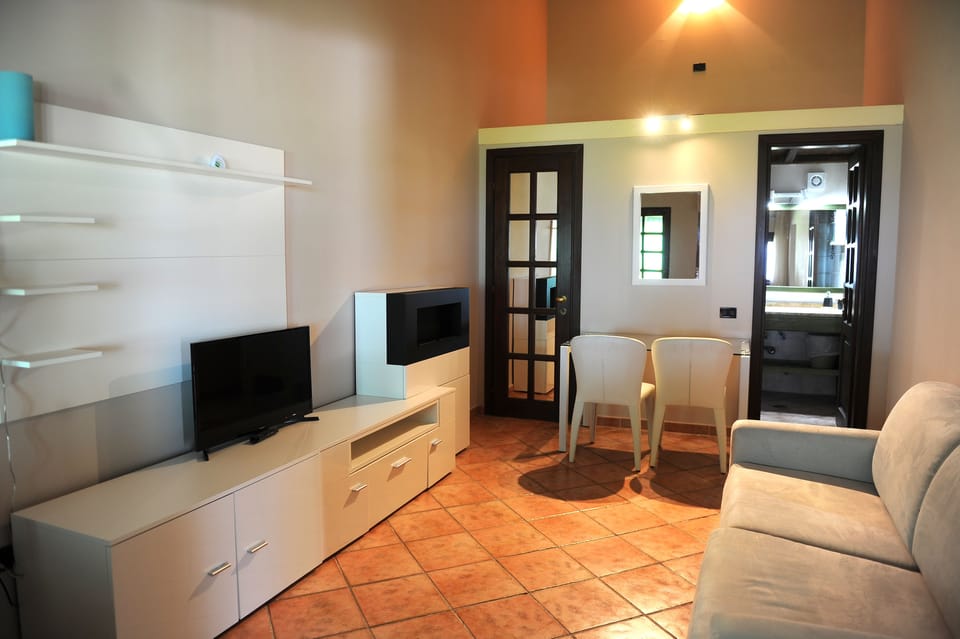 Suite | In-room safe, desk, cribs/infant beds, rollaway beds