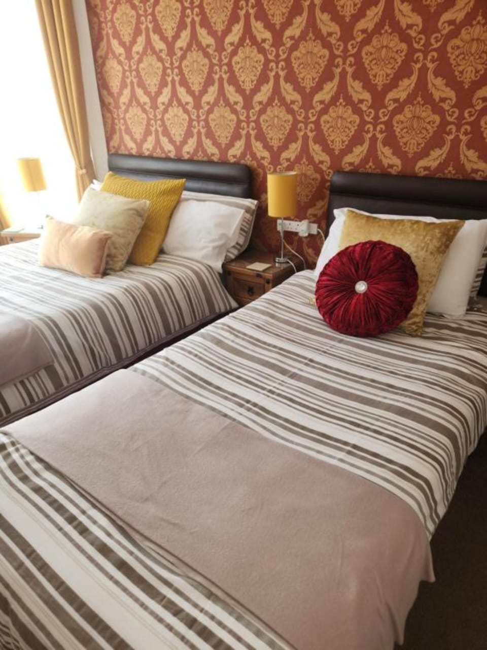 Standard Family of 3 Room | Free WiFi