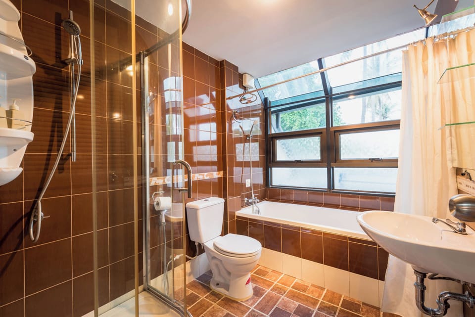 Family Villa, 6 Bedrooms | Bathroom | Shower, free toiletries, hair dryer, towels