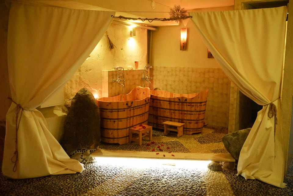 Couples treatment rooms, sauna, steam room, body treatments