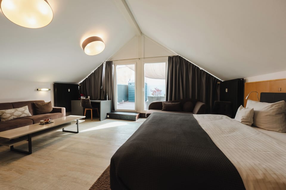 Suite, 1 Bedroom | 1 bedroom, premium bedding, free minibar, in-room safe