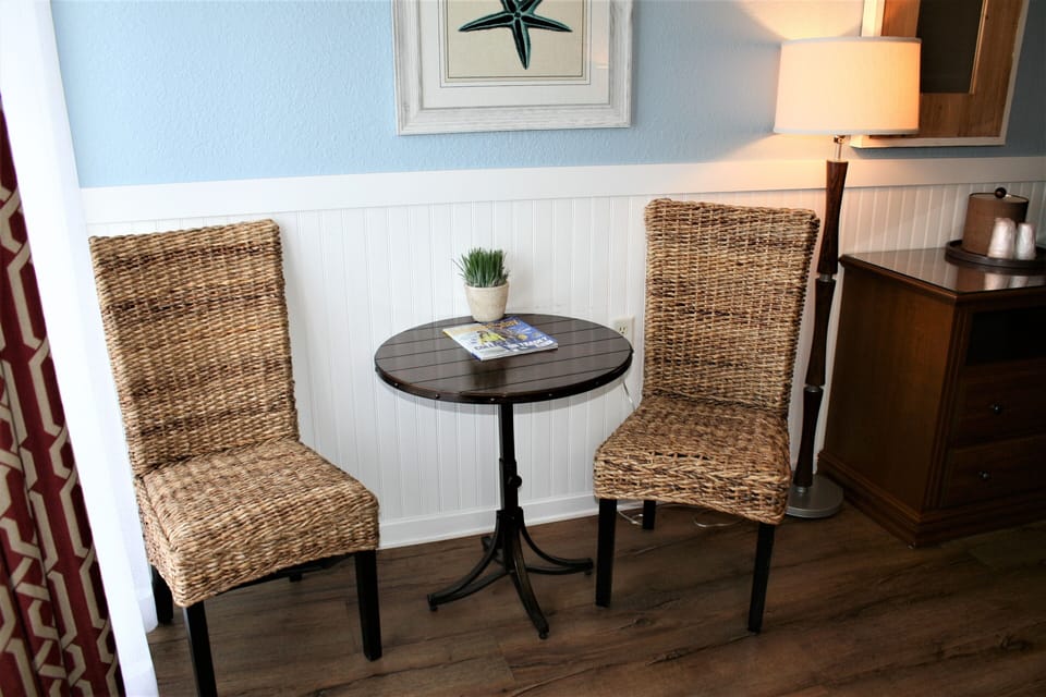 Rehoboth Beach Resort Queen | Living area | TV, iPod dock