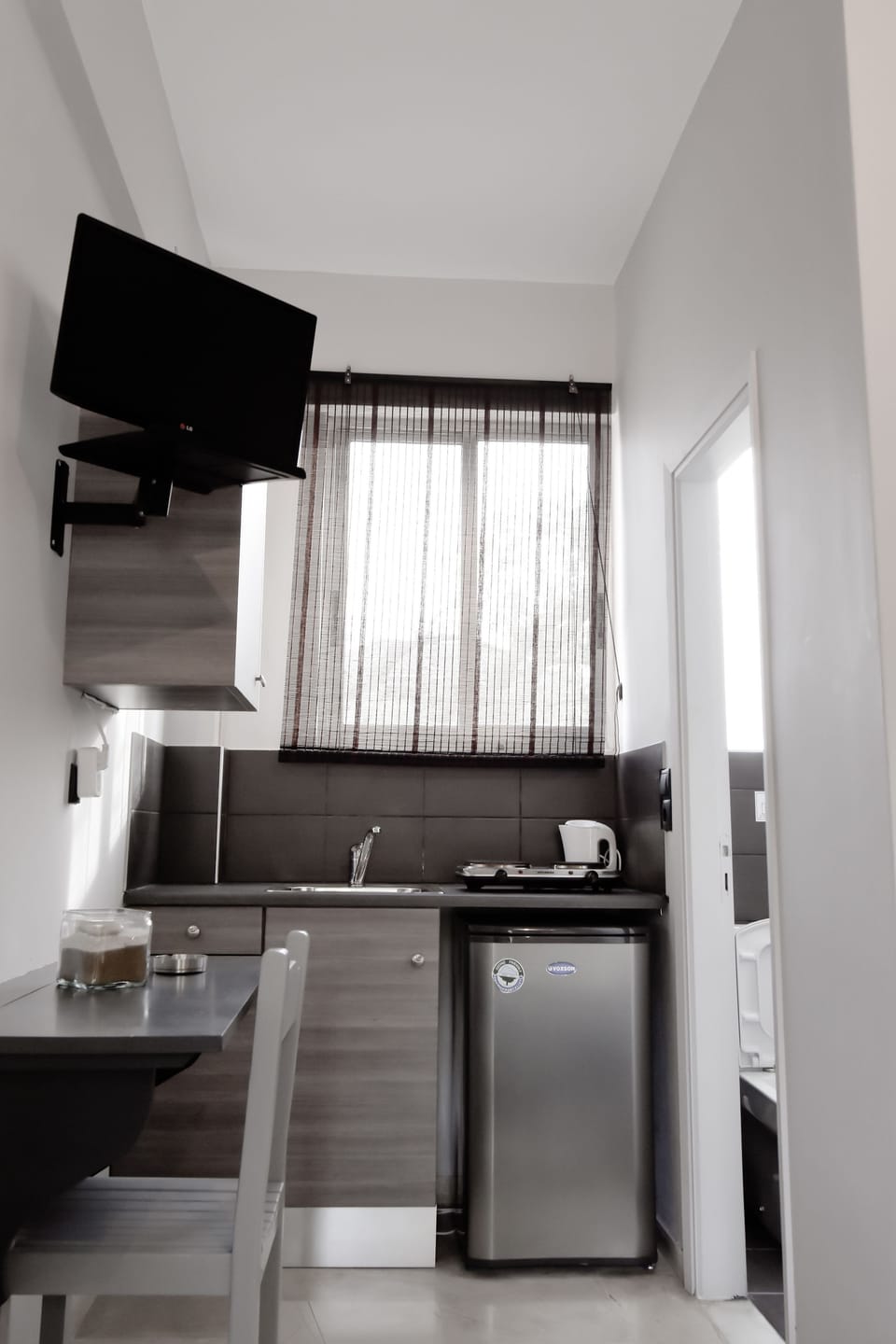 Studio | Private kitchenette | Fridge, microwave, oven, stovetop