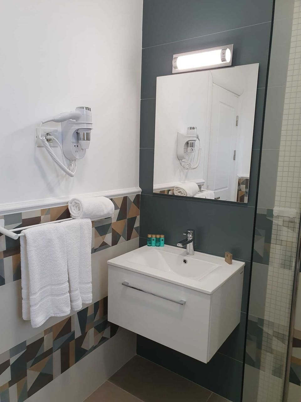 Shower, free toiletries, bathrobes, slippers