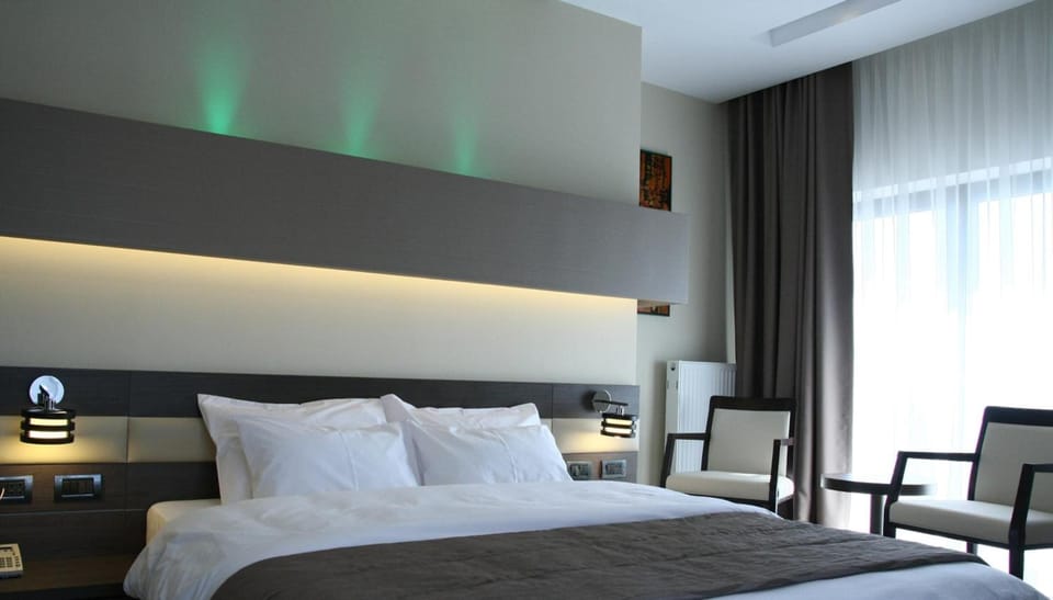 In-room safe, desk, soundproofing, free WiFi