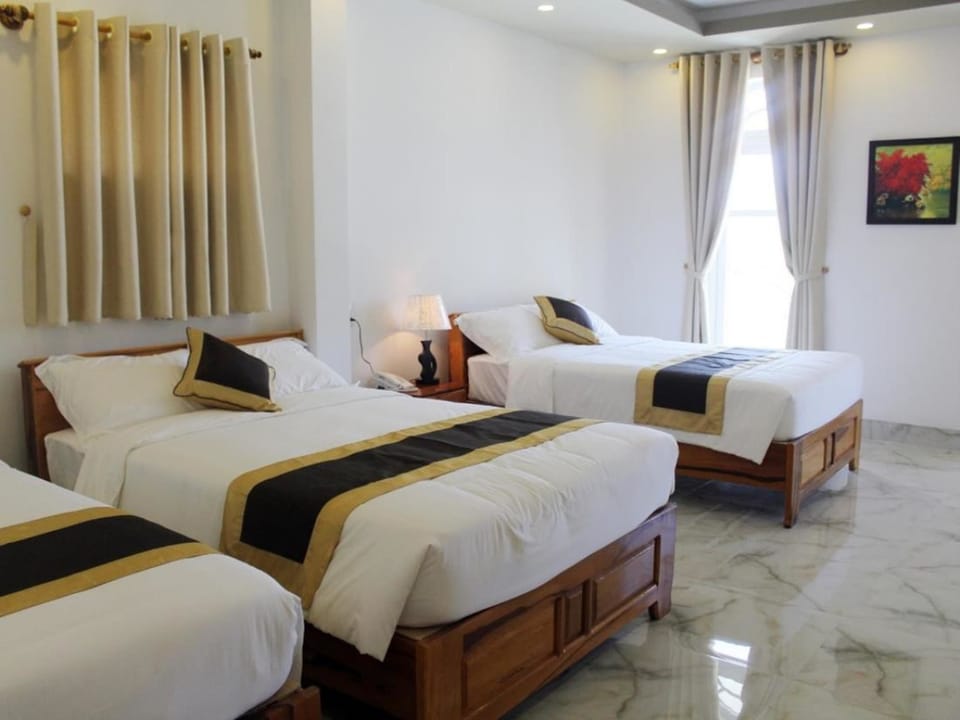Minibar, rollaway beds (surcharge), WiFi (free)