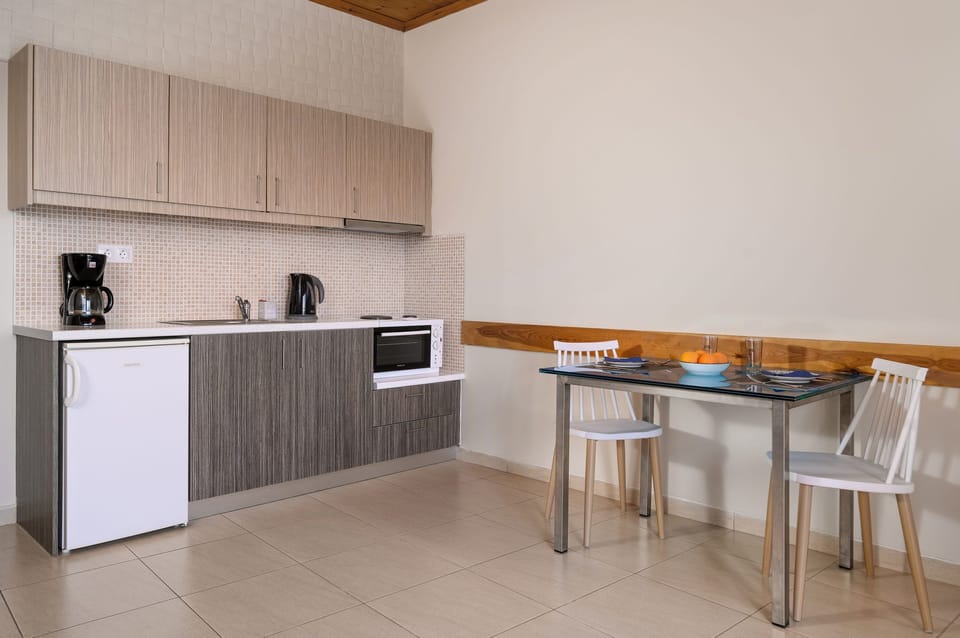 In-room safe, desk, iron/ironing board (on request), WiFi (free)