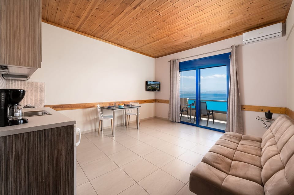 In-room safe, desk, iron/ironing board (on request), WiFi (free)