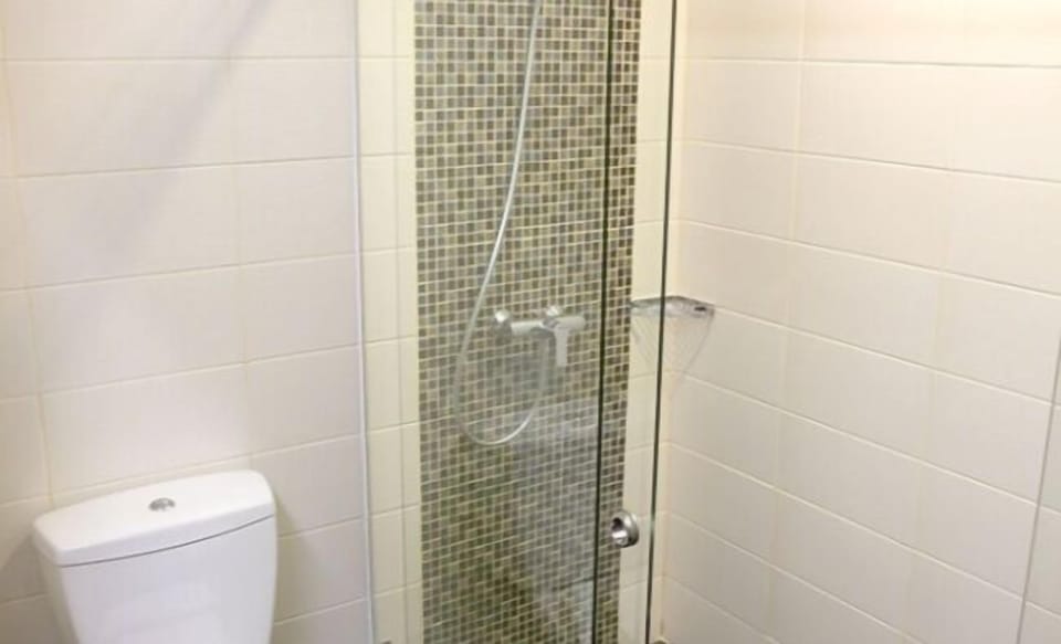 Shower, towels