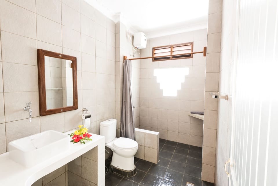 Deluxe Double Room, Balcony | Bathroom | Shower, towels