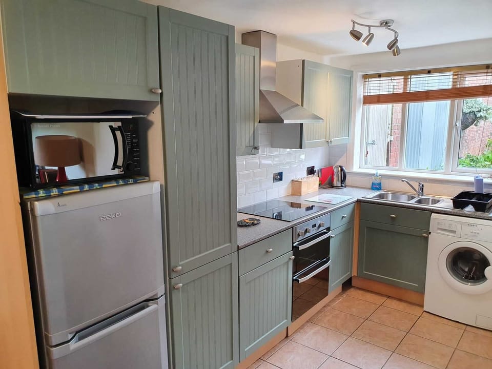 Cottage, Private Bathroom (The Granary) | Private kitchen | Highchair