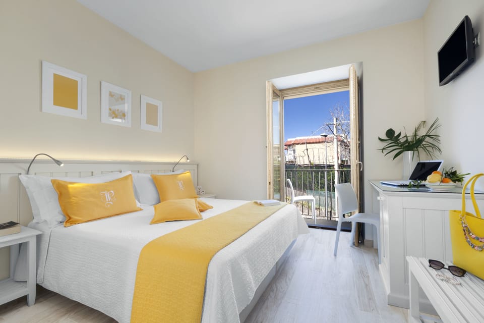 Double or Twin Room, Garden View | Minibar, in-room safe, desk, soundproofing
