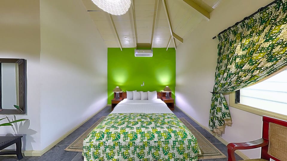 Executive Double or Twin Room | Pillowtop beds, in-room safe, desk, bed sheets