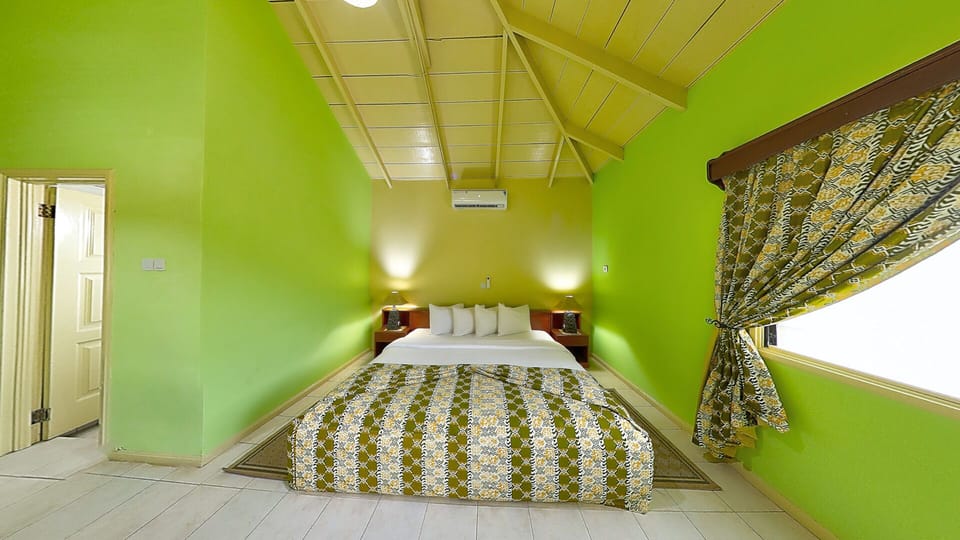 Family Double Room | Pillowtop beds, in-room safe, desk, bed sheets