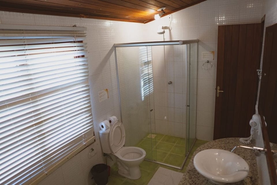 Luxury Chalet, Jetted Tub (Doble) | Bathroom | Combined shower/tub, towels