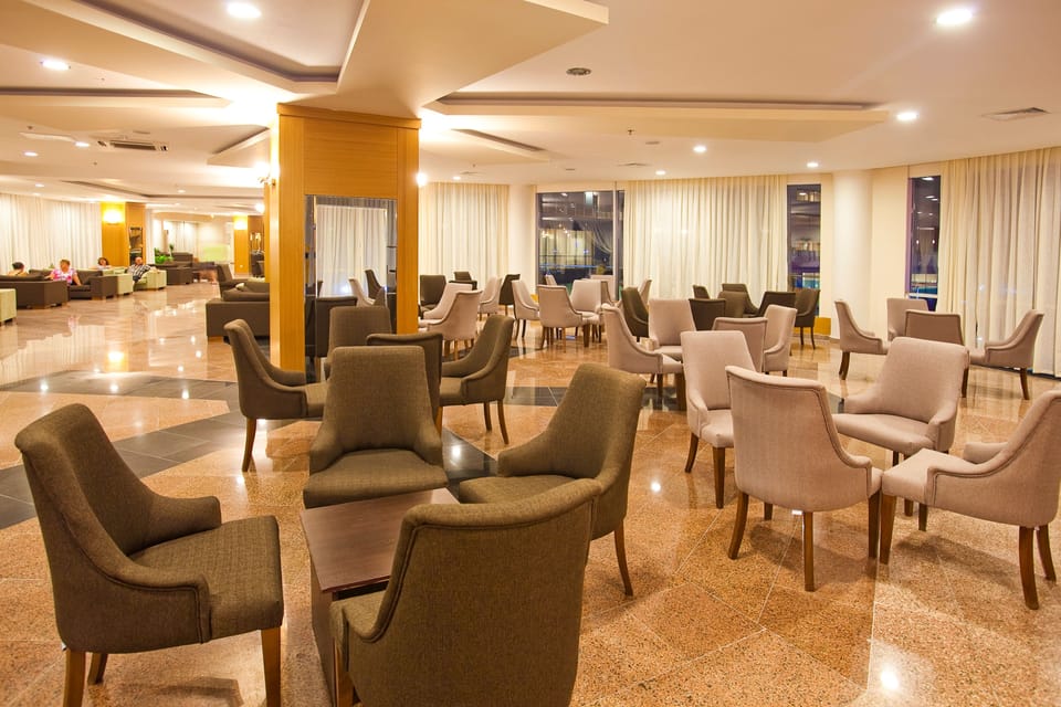 3 bars/lounges, 2 poolside bars, beach bar