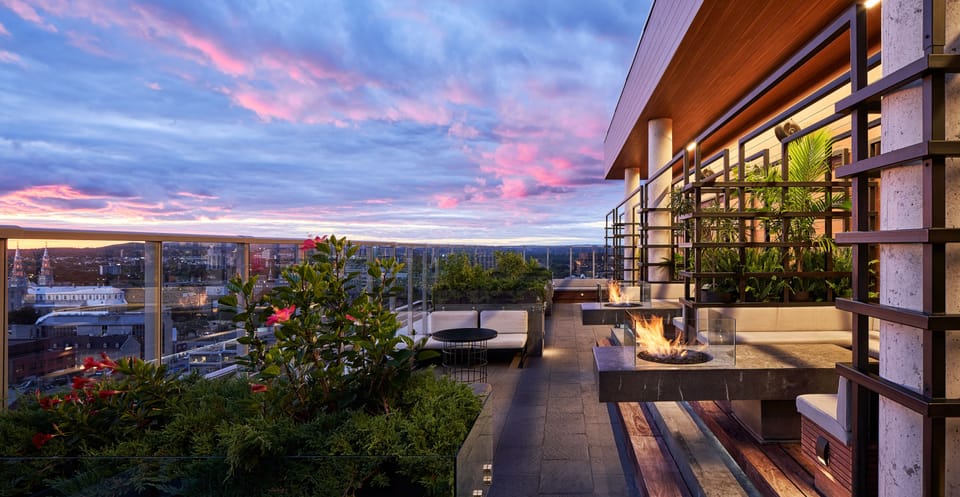 2 bars/lounges, rooftop bar