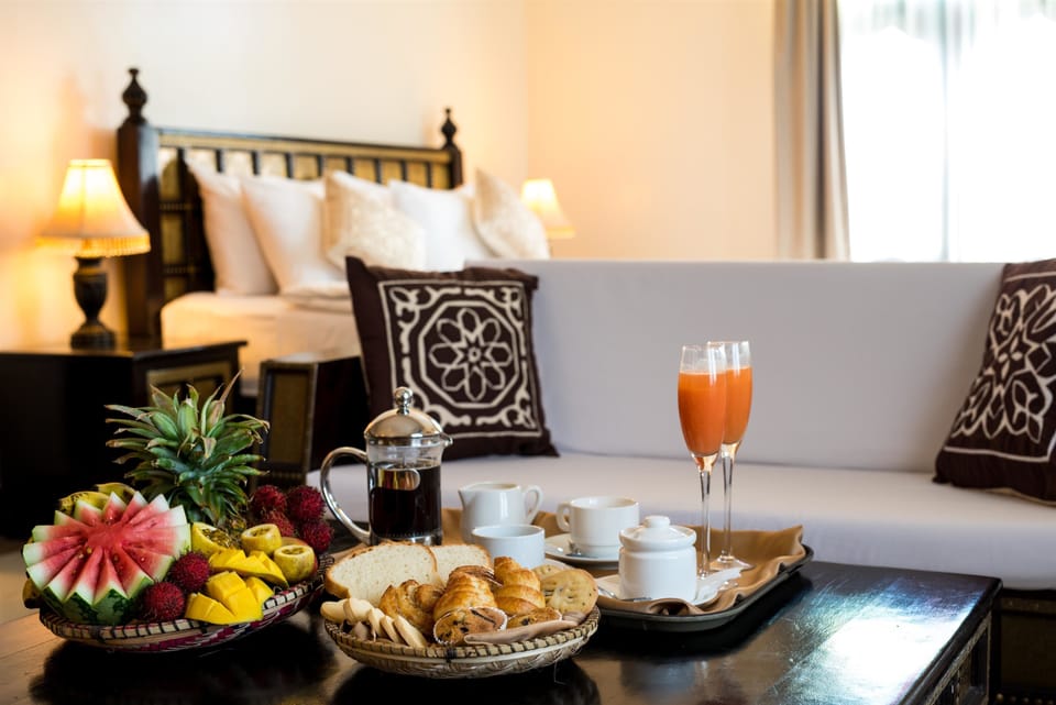 Junior Suite, 1 King Bed | Hypo-allergenic bedding, minibar, in-room safe, desk