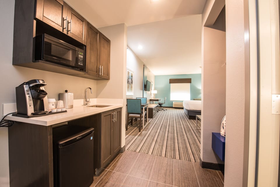 Suite, 1 Bedroom | Individually furnished, desk, iron/ironing board, free cribs/infant beds