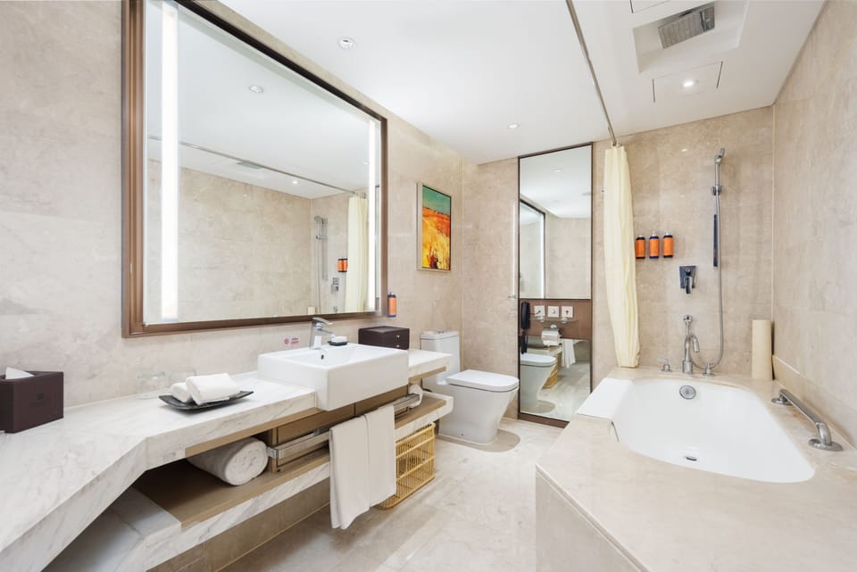 City View Superior twin-bed Room | Bathroom | Free toiletries, hair dryer, bathrobes, slippers