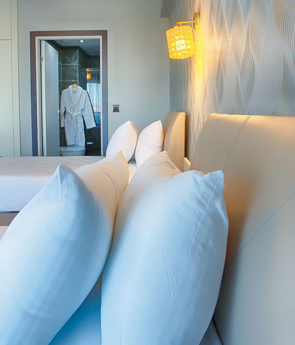 Residance Suite | Frette Italian sheets, premium bedding, in-room safe, desk