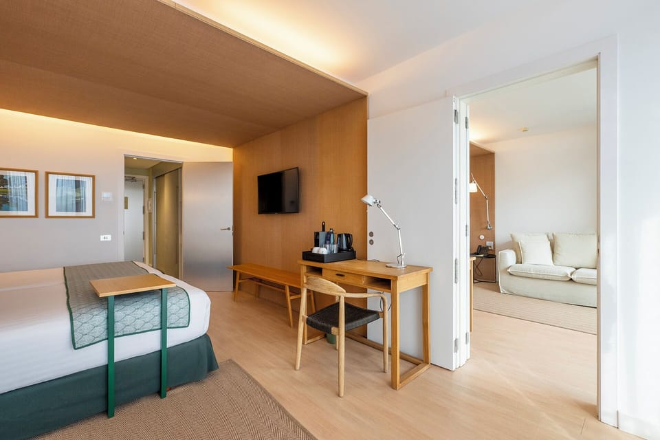 Premium bedding, minibar, in-room safe, desk