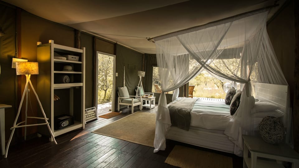 Premium bedding, in-room safe