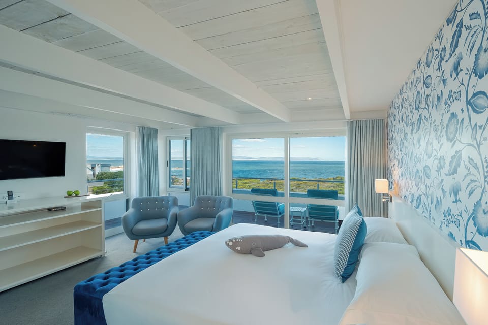 Premium Suite, Partial Sea View | Hypo-allergenic bedding, in-room safe, blackout drapes, free WiFi