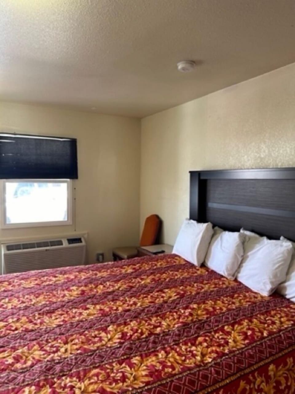 Room, 1 King Bed, Accessible, Non Smoking (Mobility, Roll-in Shower) | Iron/ironing board (on request), rollaway beds (surcharge), WiFi (free)
