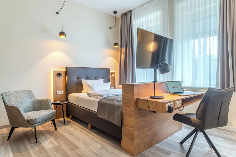 Standard Single Apartment | Hypo-allergenic bedding, pillowtop beds, in-room safe, desk