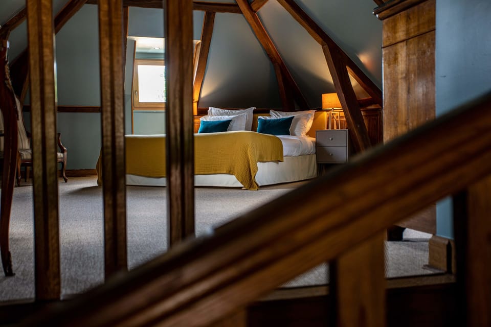 Suite | Desk, rollaway beds, free WiFi, bed sheets