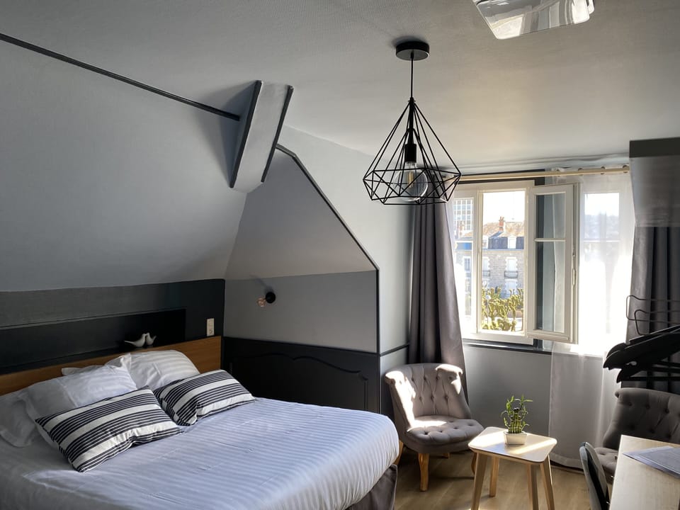 Classic Room, 1 Double Bed | Desk, soundproofing, free cribs/infant beds, travel crib