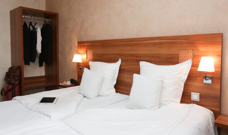 Traditional Twin Room | Desk, laptop workspace, free WiFi, bed sheets