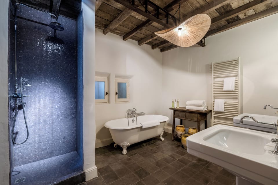 Family Suite, Terrace | Bathroom | Shower, free toiletries, hair dryer, bathrobes