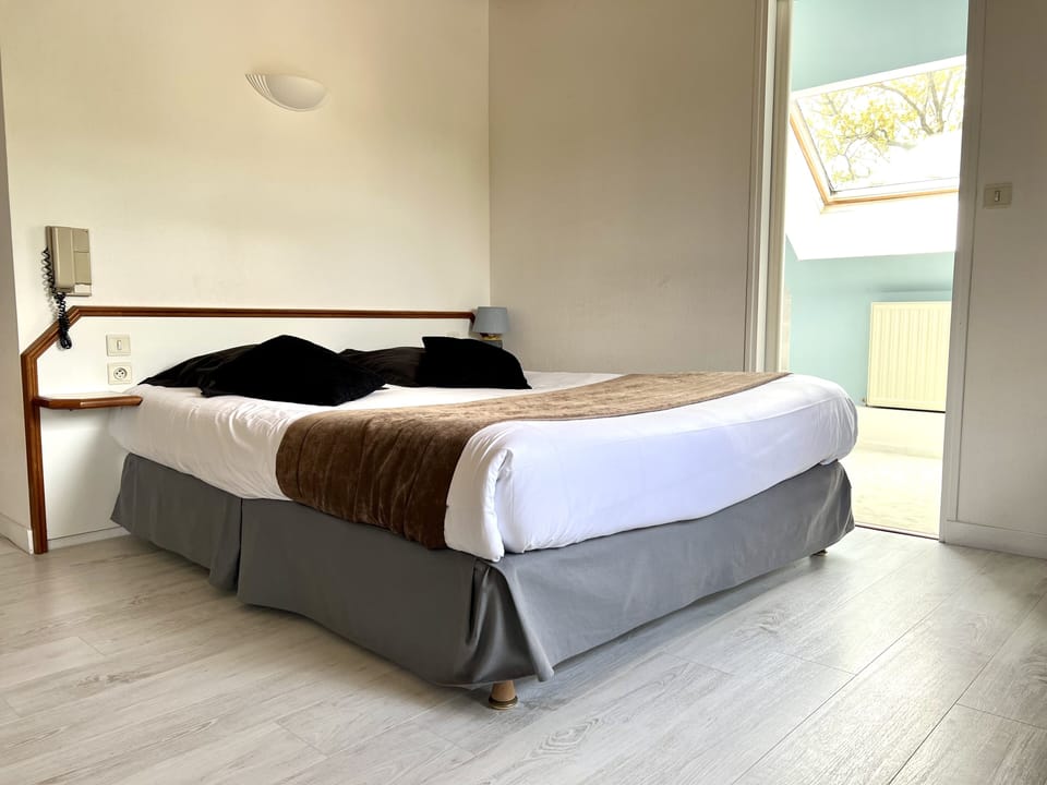 Family Room, Multiple Beds | Bathroom | Free toiletries, hair dryer, towels