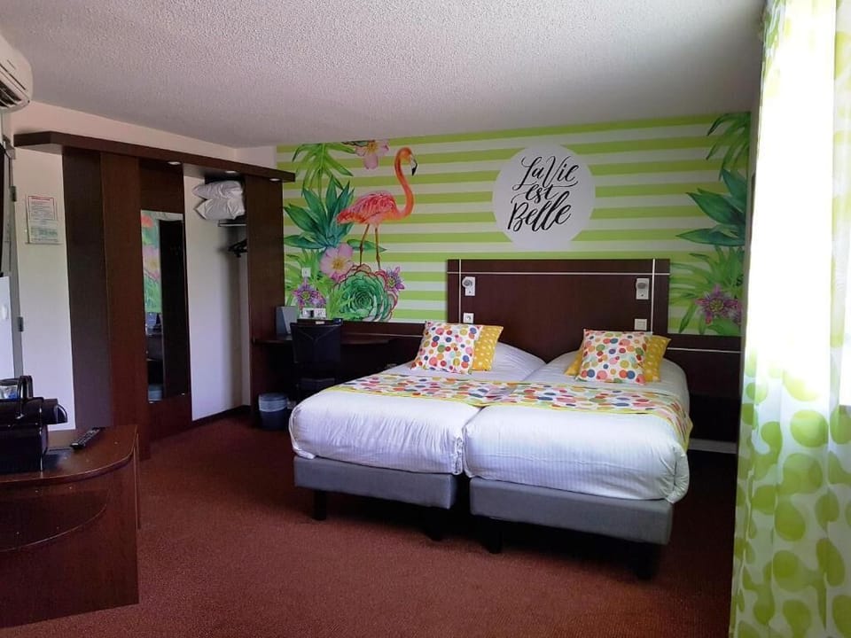 Quadruple Room | Desk, laptop workspace, soundproofing, free cribs/infant beds