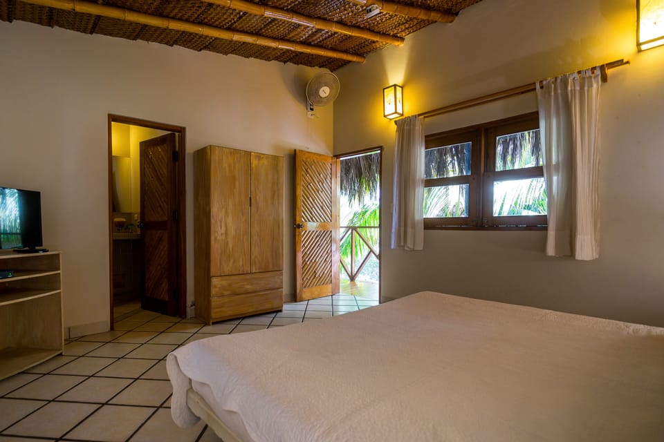 Standard Double Room, 1 King Bed | WiFi (free), bed sheets