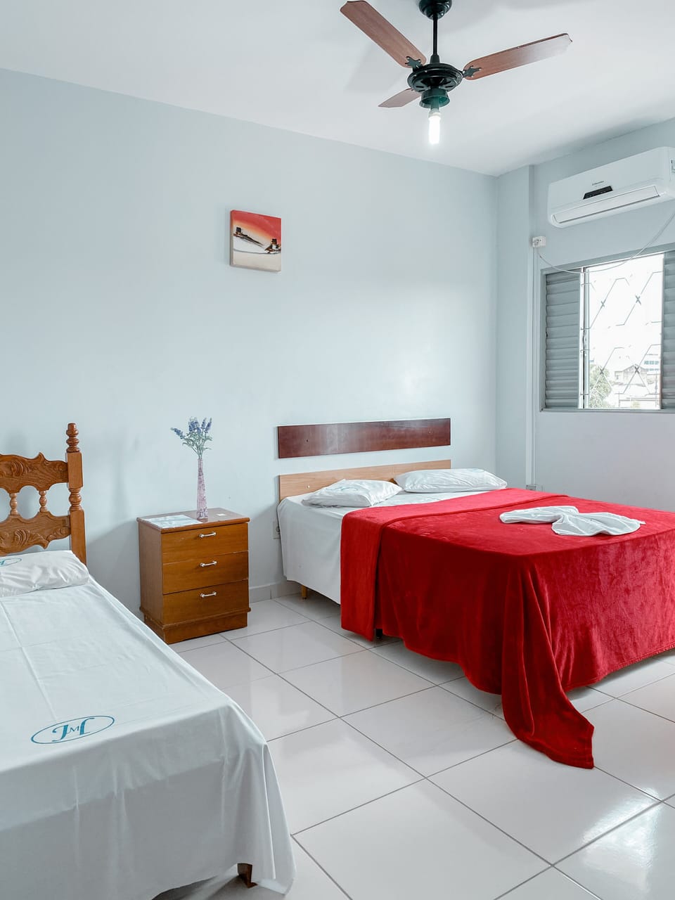 Minibar, free WiFi, bed sheets