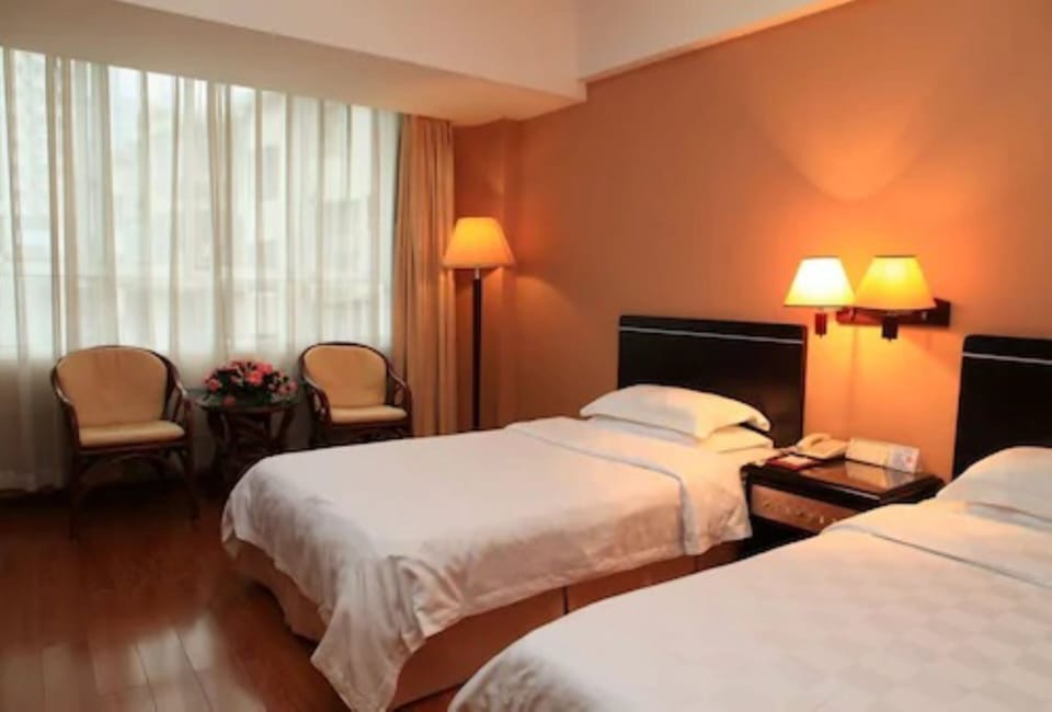 Deluxe Room, 2 Twin Beds | Desk, blackout drapes, iron/ironing board, free WiFi