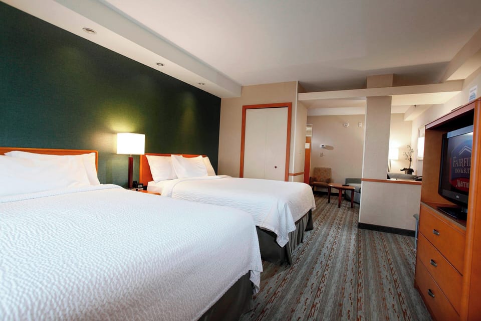 Family Suite, Multiple Beds (Sitting Area) | Desk, blackout drapes, iron/ironing board, free cribs/infant beds