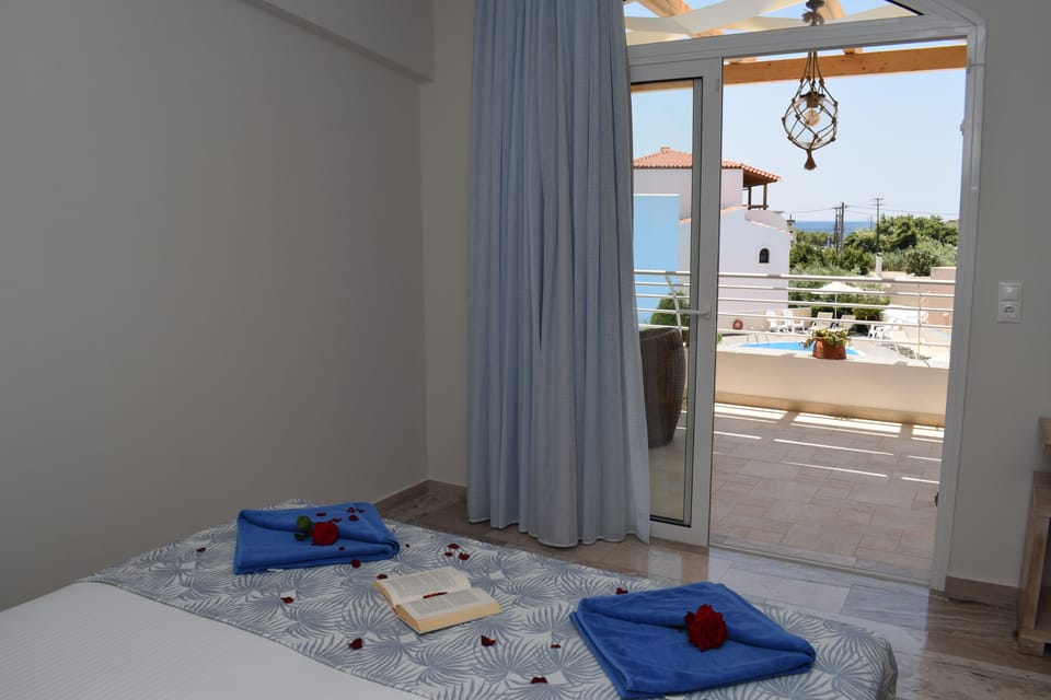 Desk, soundproofing, rollaway beds, free WiFi