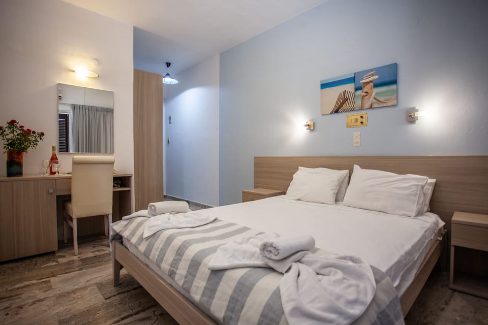 Desk, soundproofing, rollaway beds, free WiFi