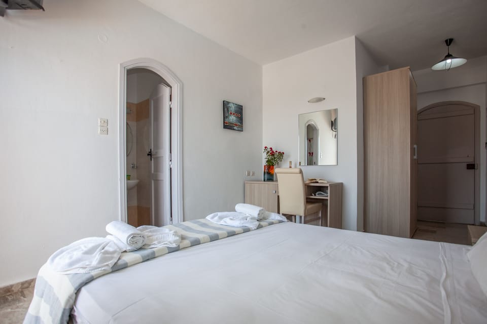 Desk, soundproofing, rollaway beds, free WiFi