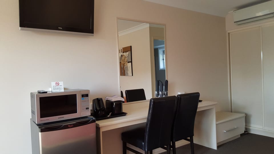 Queen Standard (Upstairs or Downstairs) | View from room